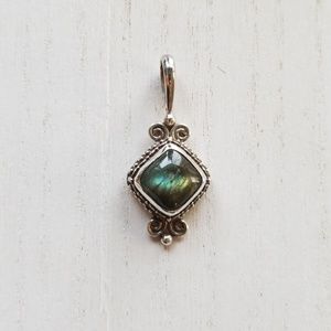 Gorgeous Labradorite Pendant